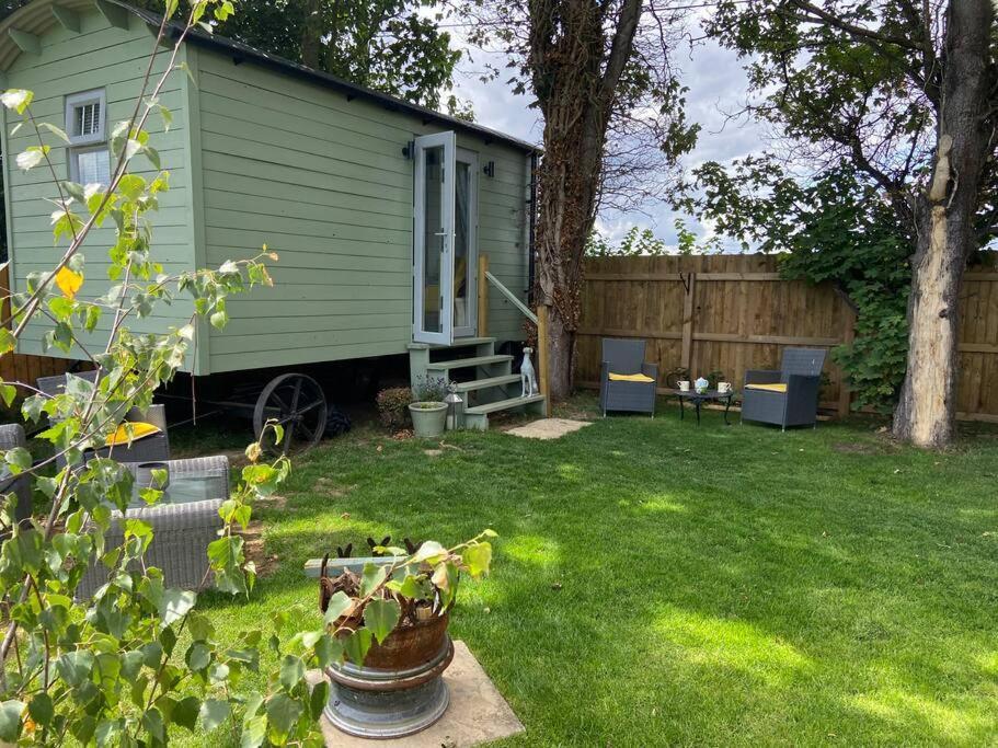 Beautiful Shepherd'S Hut ニューマーケット エクステリア 写真