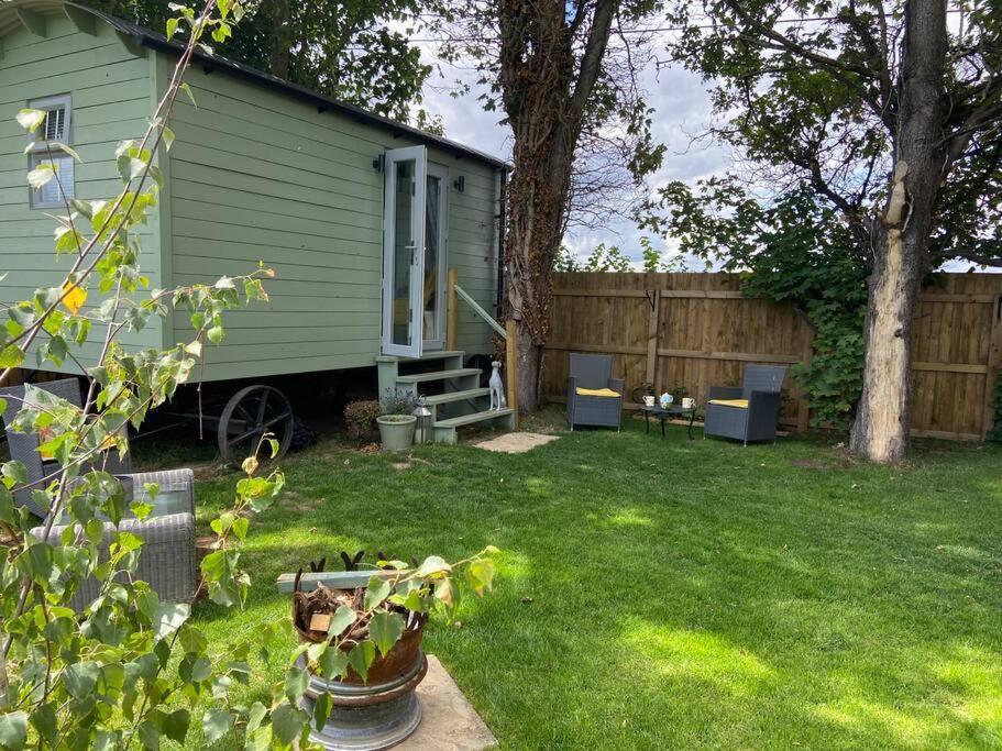 Beautiful Shepherd'S Hut ニューマーケット エクステリア 写真