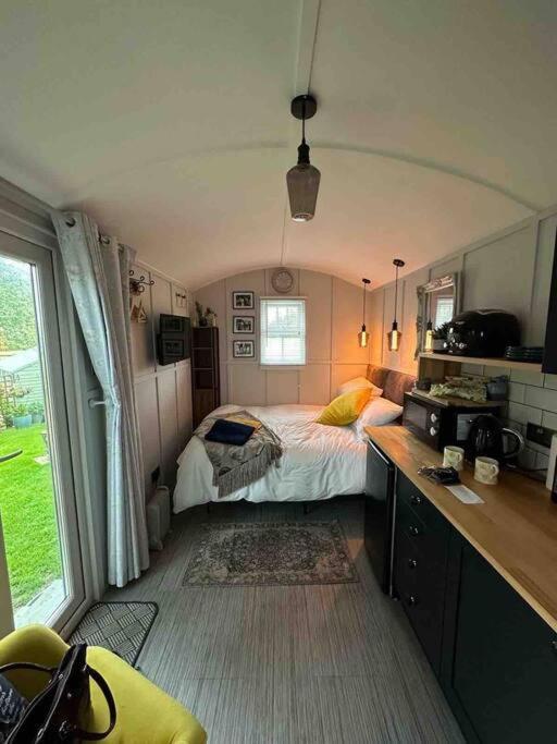 Beautiful Shepherd'S Hut ニューマーケット エクステリア 写真